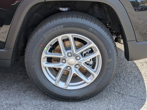 New 2026 Jeep Grand Cherokee Laredo X AWD/4WD image 9