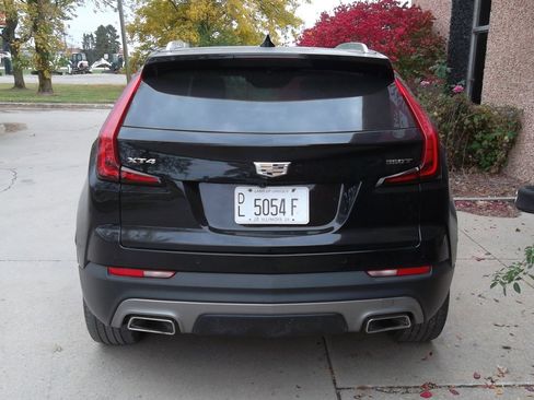 Used 2021 Cadillac XT4 Premium Luxury FWD image 5