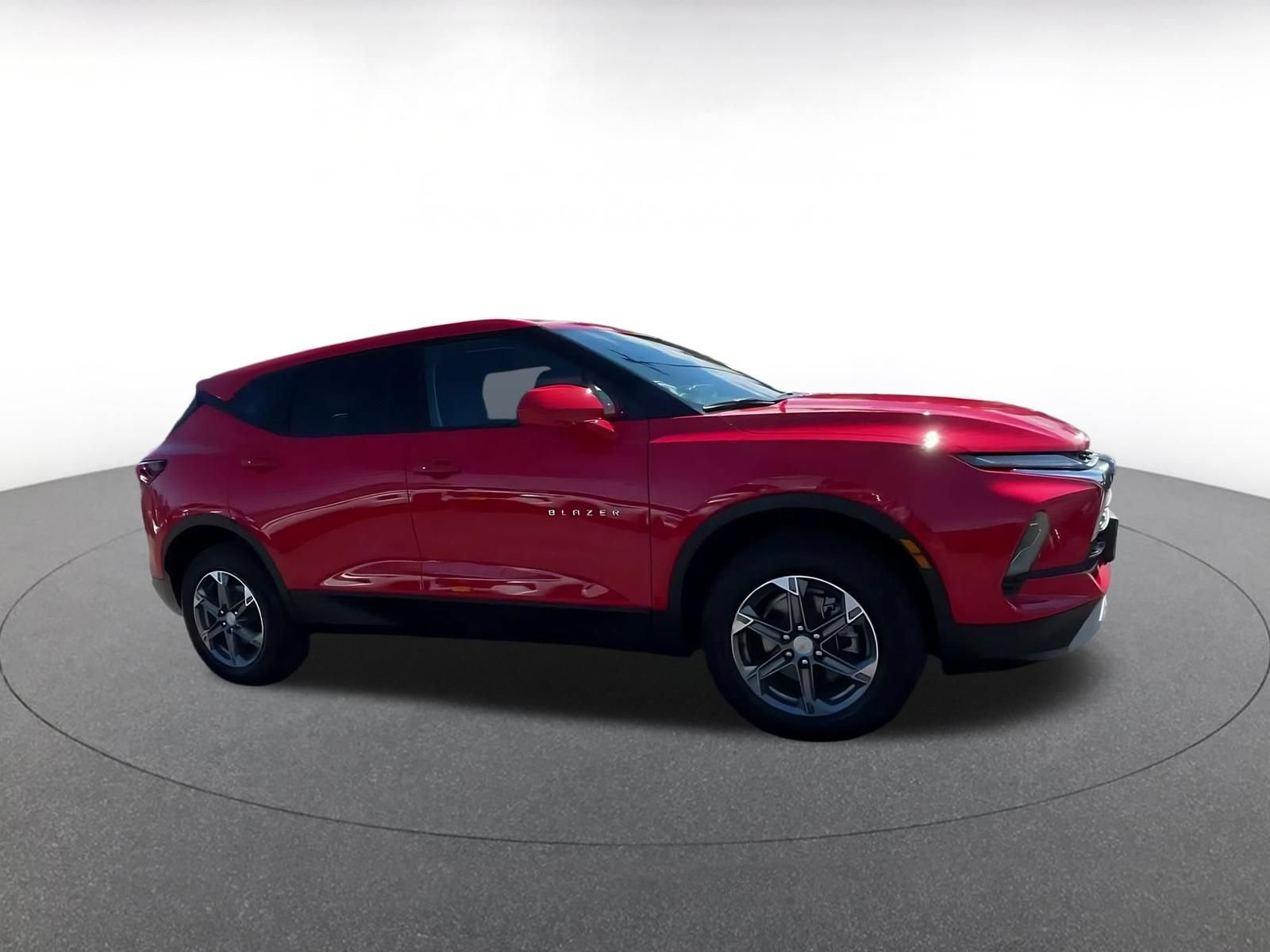 Used 2026 Chevrolet Blazer LT FWD image 2