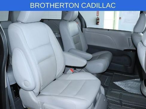 Used 2020 Toyota Sienna XLE w/ XLE Navigation Package FWD image 34
