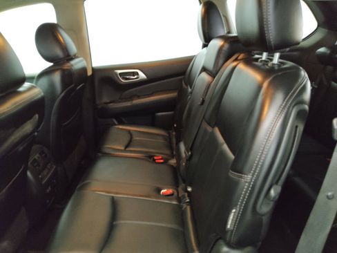 Used 2019 Nissan Pathfinder SL AWD/4WD image 18