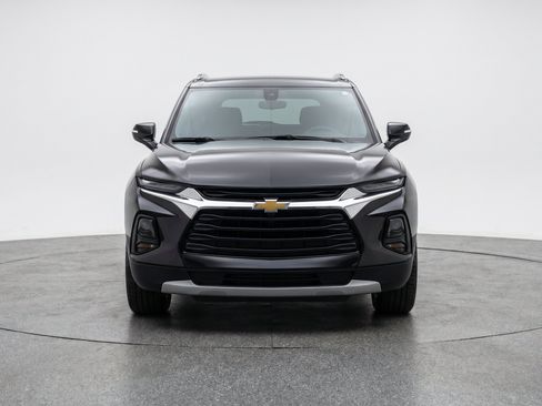 Used 2025 Chevrolet Blazer LT FWD image 2