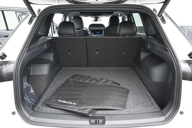 New 2026 Volkswagen Tiguan SE R-Line AWD/4WD image 12