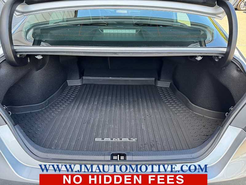 Used 2022 Toyota Camry XSE FWD image 16