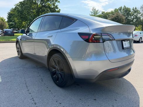 Used 2024 Tesla Model Y Long Range AWD/4WD image 6