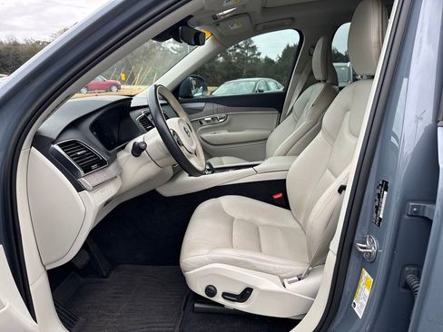 Used 2023 Volvo XC90 B6 Plus w/ Protection Package image 11