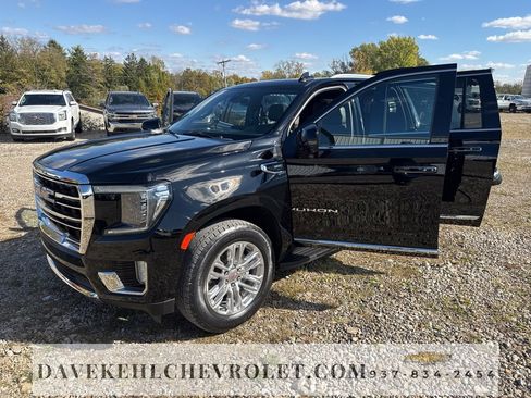 Used 2021 GMC Yukon XL SLT w/ SLT Premium Package image 32