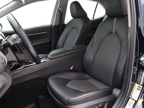 Used 2018 Toyota Camry LE image 16