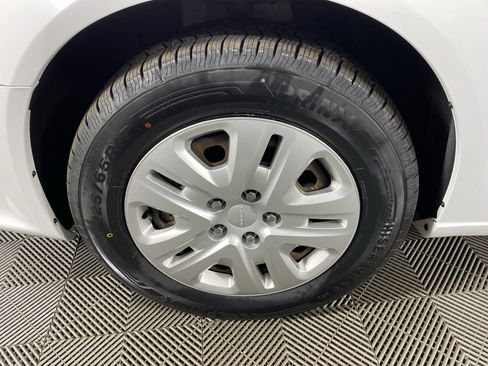 Used 2018 Dodge Grand Caravan SE w/ UConnect Hands-Free Group image 10