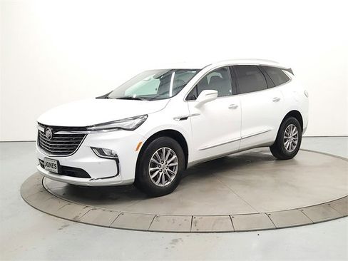 Used 2024 Buick Enclave Premium image 3