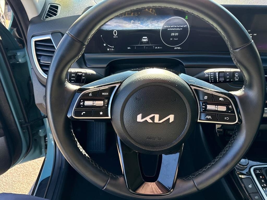 Certified 2025 Kia Seltos EX w/ EX Sunroof Package AWD/4WD image 11