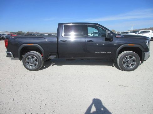 New 2026 GMC Sierra 3500 SLE w/ SLE Value Package image 3