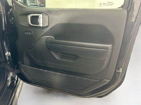 Used 2021 Jeep Gladiator Willys image 29