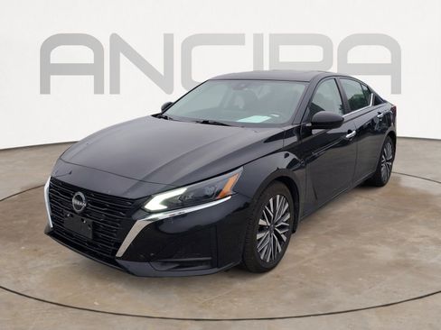 Used 2023 Nissan Altima 2.5 SV w/ SV Premium Package FWD image 3