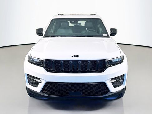 New 2025 Jeep Grand Cherokee Altitude image 2