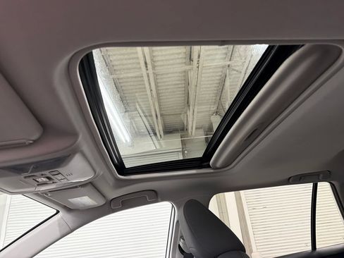 Used 2019 Toyota RAV4 XLE FWD image 10