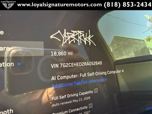 Used 2024 Tesla Cybertruck AWD Crew Cab image 24