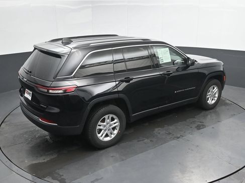 Used 2023 Jeep Grand Cherokee Laredo w/ Luxury Tech Group I AWD/4WD image 30