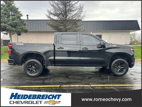 Used 2020 Chevrolet Silverado 1500 LT Trail Boss image 2