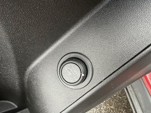 Used 2020 Chevrolet Equinox LT FWD image 11