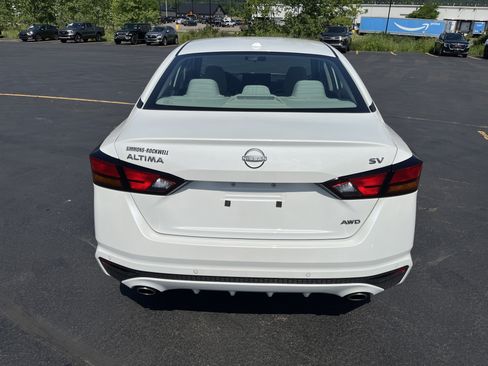 Used 2024 Nissan Altima 2.5 SV w/ SV Premium Package AWD/4WD image 10