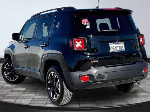 Certified 2023 Jeep Renegade Latitude w/ Sun/Sound Group image 3