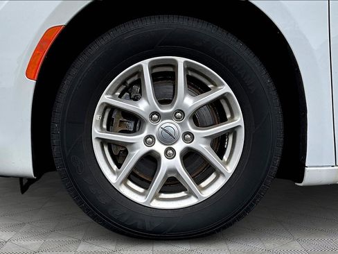 Used 2024 Chrysler Voyager LX image 36