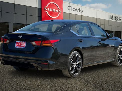 Used 2024 Nissan Altima 2.5 SR FWD image 3