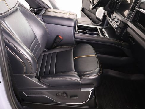 Used 2024 Ford F250 Platinum image 14