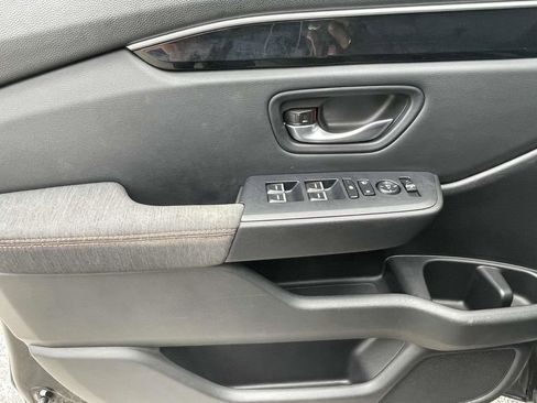 Used 2025 Honda Pilot Sport image 15