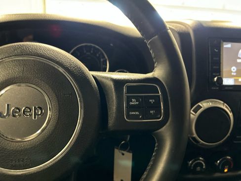 Used 2014 Jeep Wrangler Unlimited Sahara w/ Connectivity Group AWD/4WD image 18