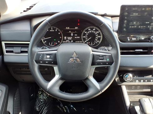 Used 2025 Mitsubishi Outlander SE AWD/4WD image 13