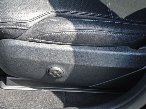 Used 2025 Mercedes-Benz GLC 300 image 19