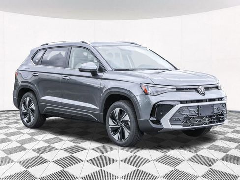 Used 2025 Volkswagen Taos SE image 8