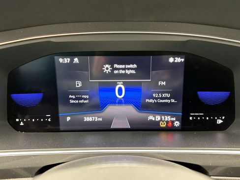 Used 2022 Volkswagen Tiguan SE w/ Panoramic Sunroof Package image 9