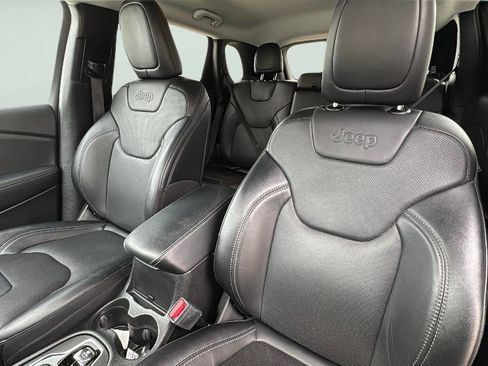 Used 2023 Jeep Cherokee Altitude Lux image 13