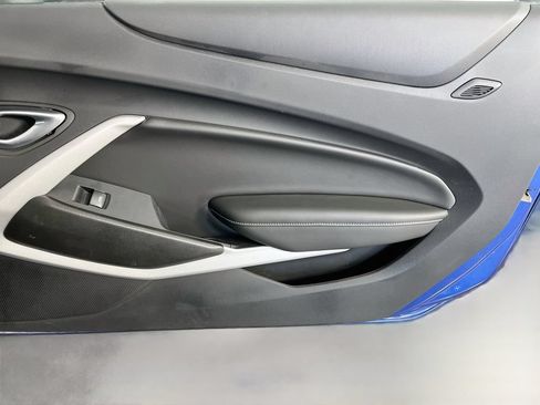 Used 2022 Chevrolet Camaro LT RWD image 33