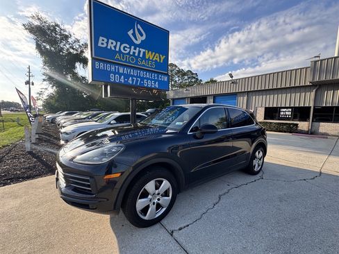 Used 2019 Porsche Cayenne AWD/4WD image 1