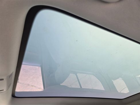 New 2025 Volkswagen ID. Buzz 1st Edition image 21