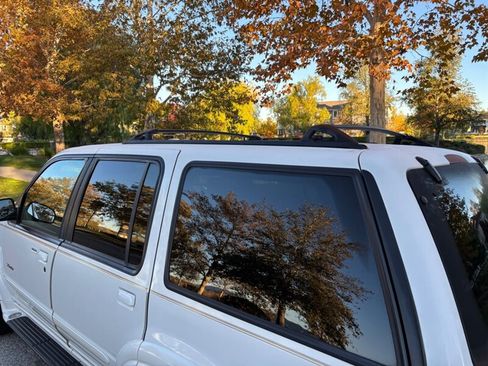 Used 1999 Ford Explorer Limited image 34
