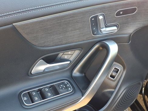 Used 2023 Mercedes-Benz CLA 250 4MATIC image 4