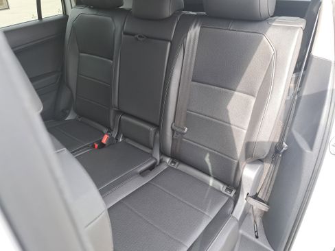Used 2019 Volkswagen Tiguan SE FWD image 14