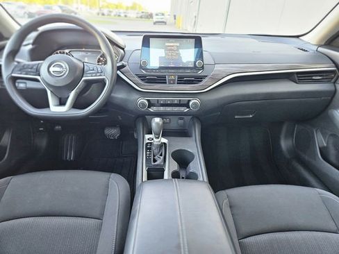 Certified 2025 Nissan Altima 2.5 SV FWD image 15