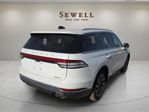New 2026 Lincoln Aviator Premiere image 4