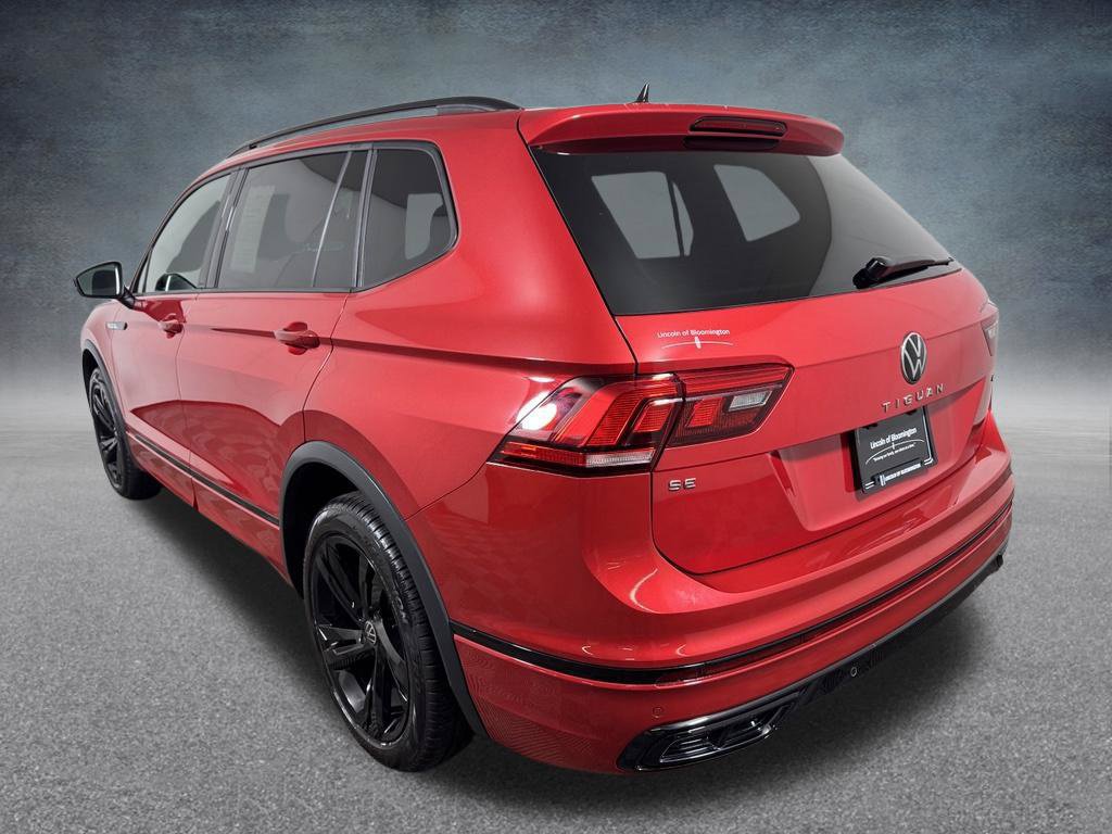 Used 2024 Volkswagen Tiguan SE R-Line AWD/4WD image 4