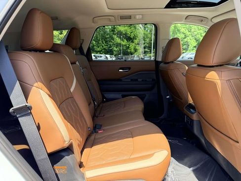 New 2026 Nissan Pathfinder Platinum w/ Accent Package AWD/4WD image 11