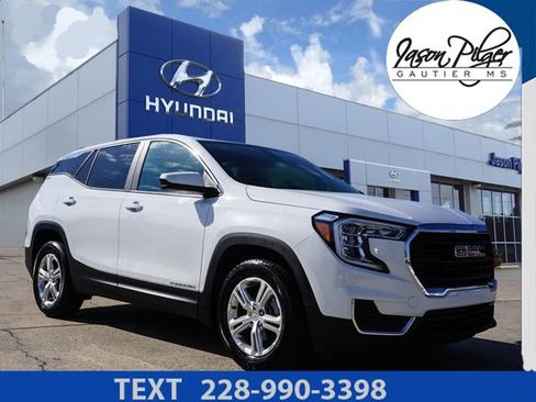 Used 2024 GMC Terrain SLE FWD image 1