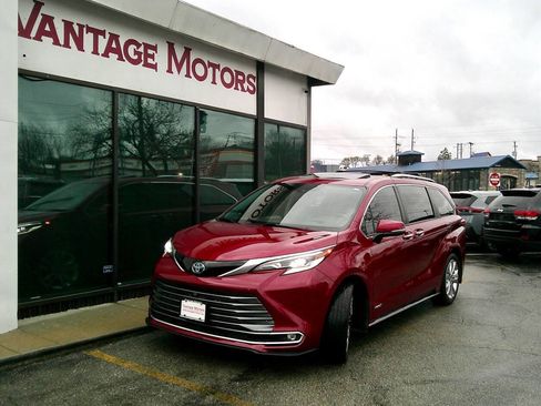 Used 2021 Toyota Sienna Platinum image 1