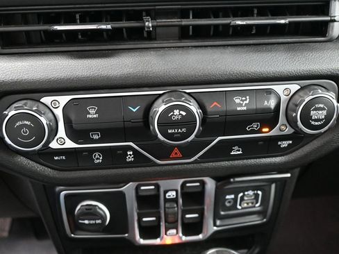 Used 2024 Jeep Wrangler Sport S image 20