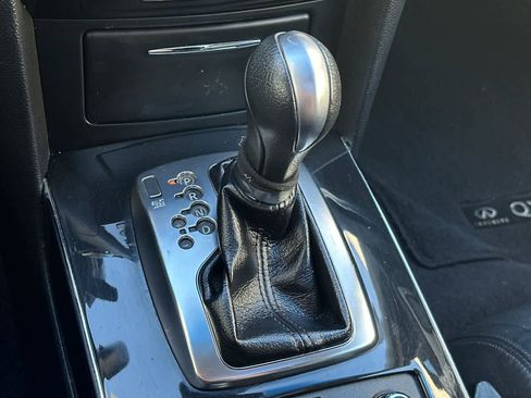 Used 2017 INFINITI QX70 w/ Premium Package image 24